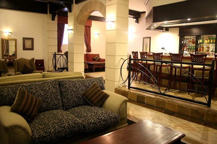 Lounge 62 of 77