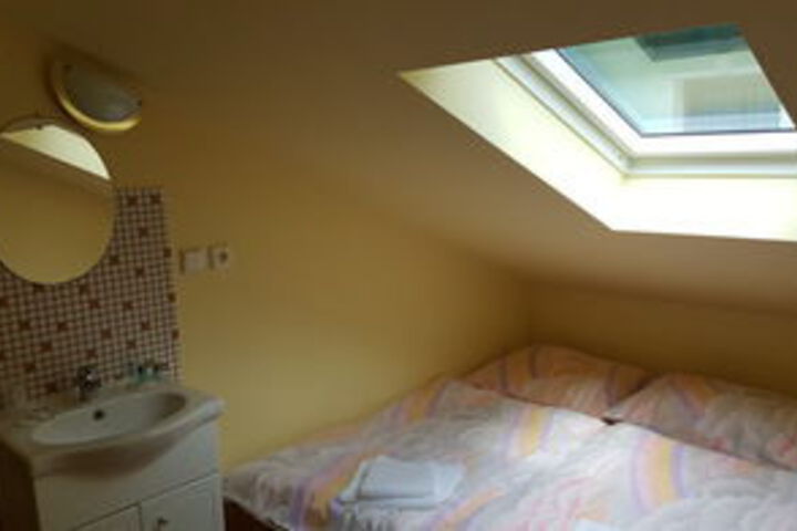 Room 25 of 34