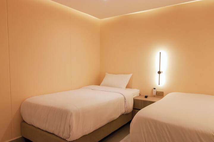 Room 3 of 31