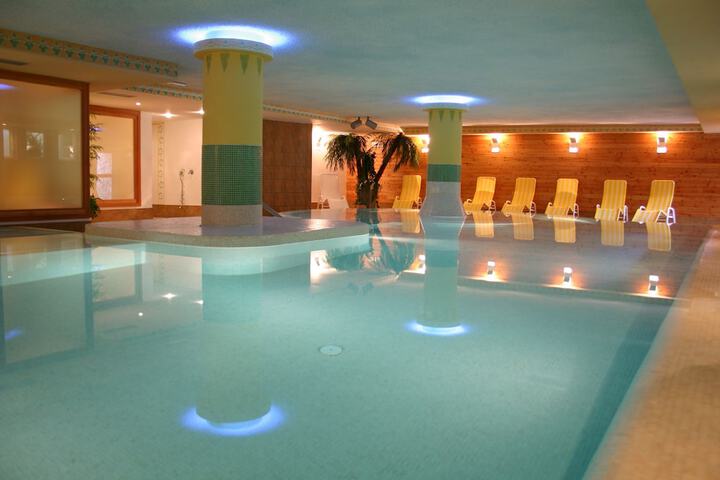 Pool Hotel