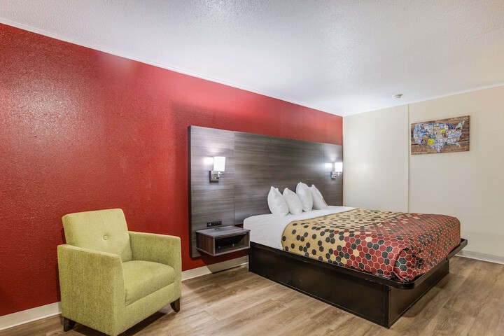 1 King Bed (5 of 6)