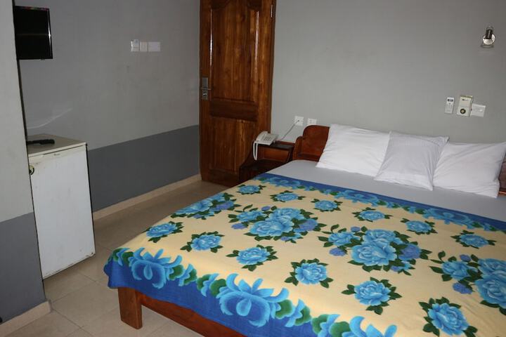 Room 4 of 37