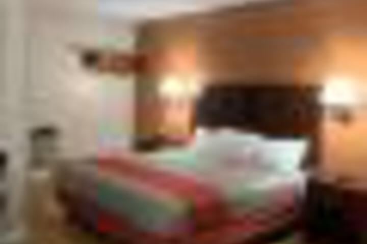 1 King Bed (1 of 3)