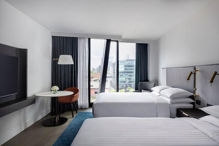 Room 6 of 90