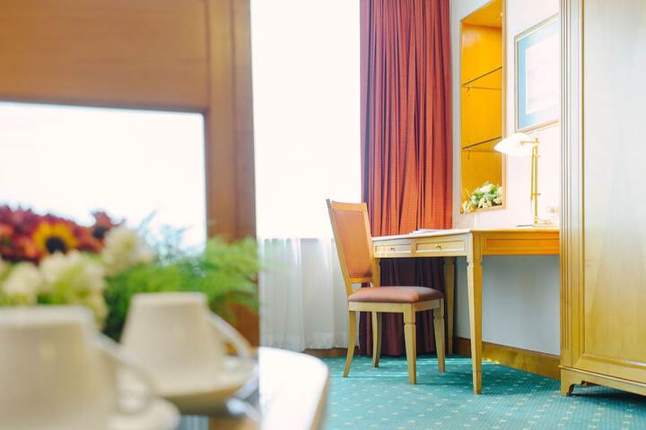 Room 21 of 37