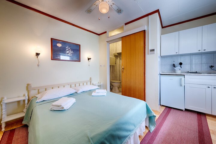 Room 5 of 48