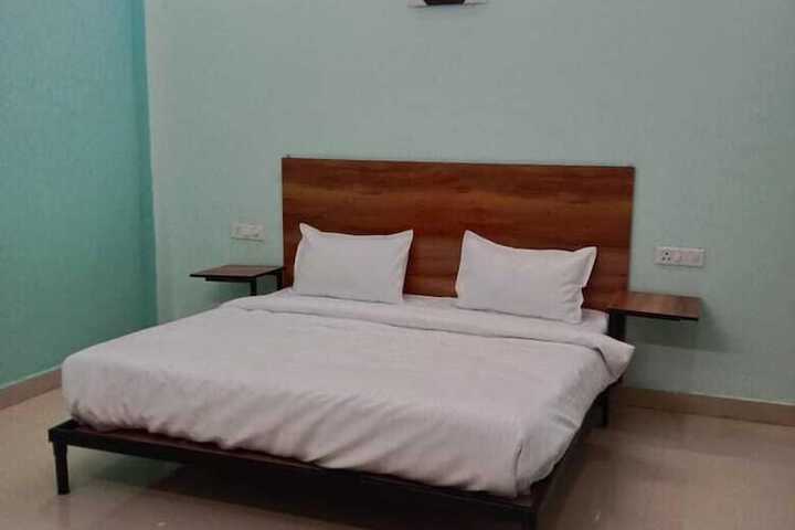 Room 6 of 25
