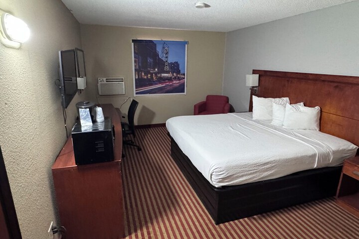 1 King Bed (8 of 11)