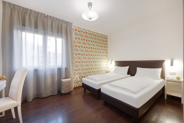 Room 15 of 28