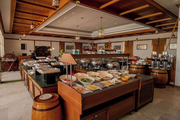 Dining 98 of 121