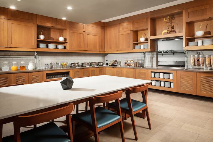 Breakfast area