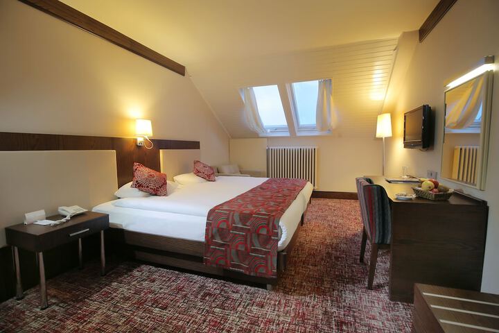 Room 6 of 117