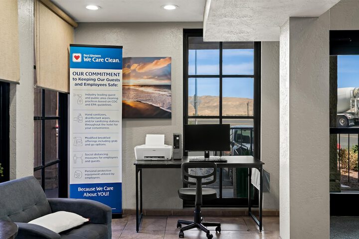 Business Center 34 of 36