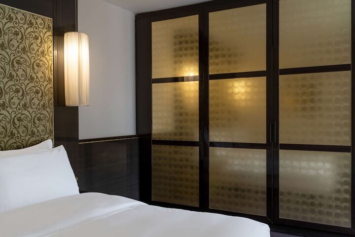 Room 13 of 138