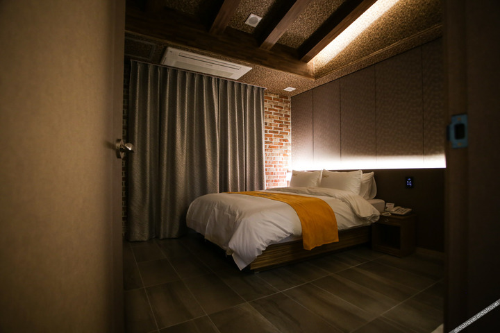 Room 50 of 91