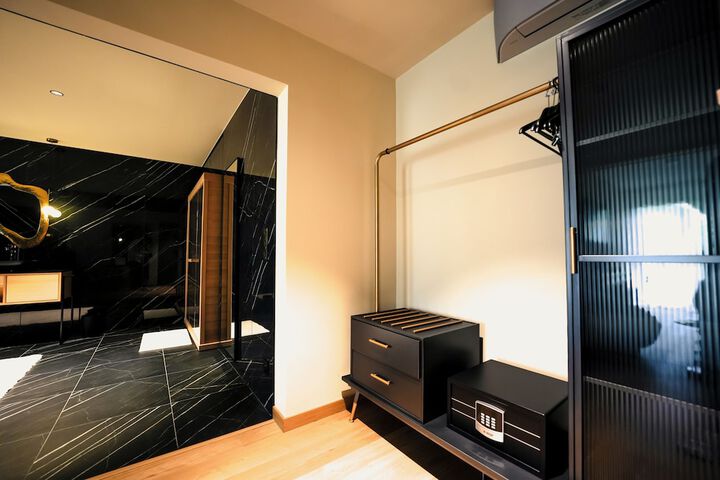 Room 13 of 47