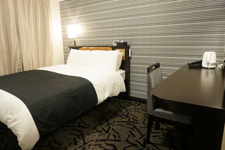 Room 7 of 37