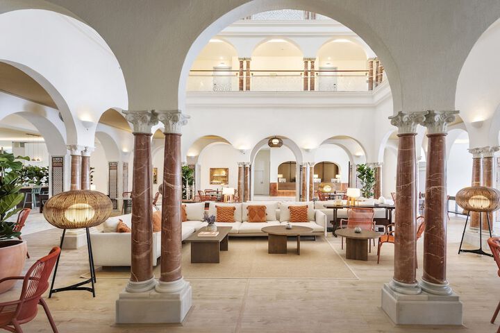 Entrance & Lobby
