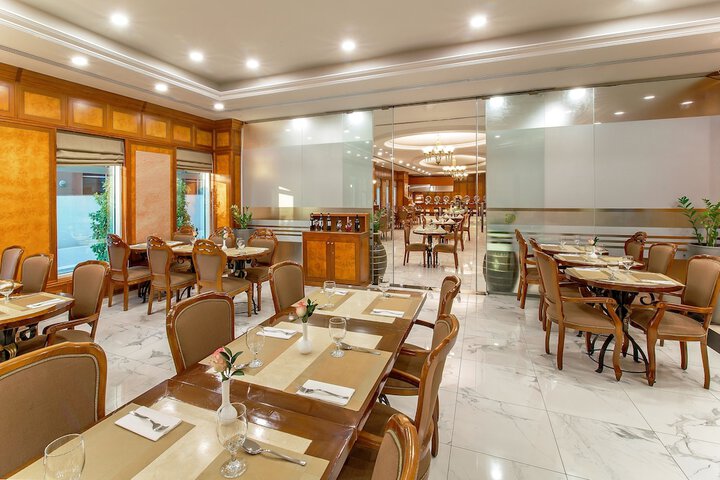 Dining 60 of 84