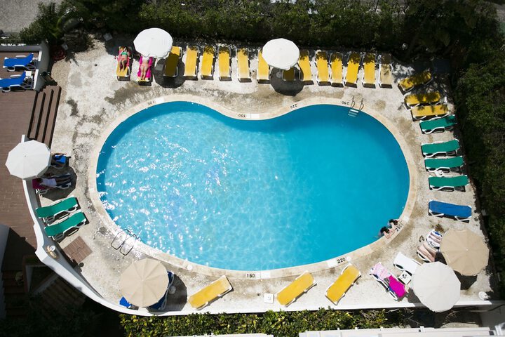 Hotel Pool