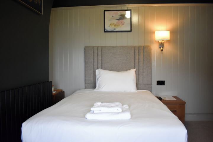 Room 28 of 94