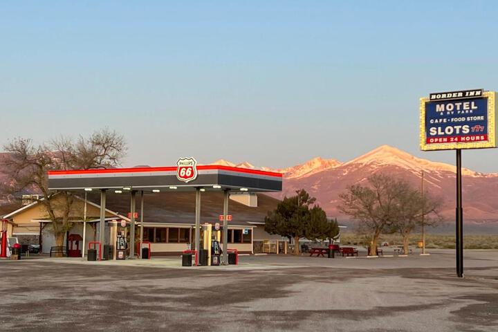 Exterior of Border Inn Casino