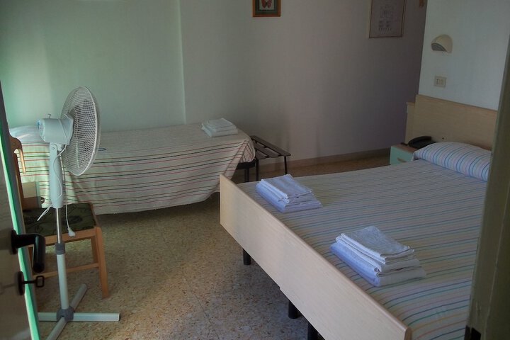 Room 14 of 125