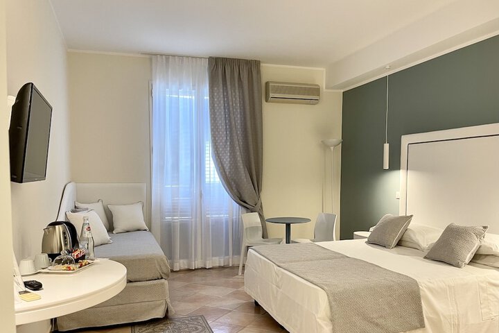Room 32 of 61
