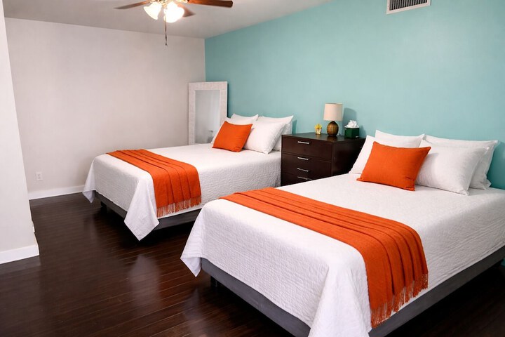 Room 2 of 65