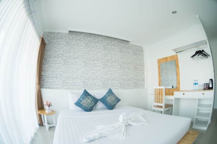 Room 8 of 108