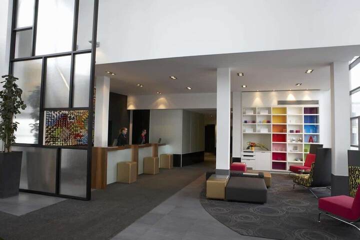 Entrance & Lobby