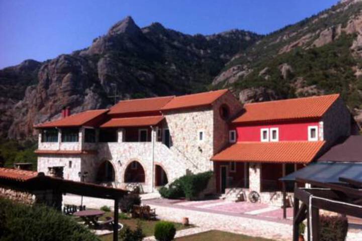 Hotel Exterior 2 of 6