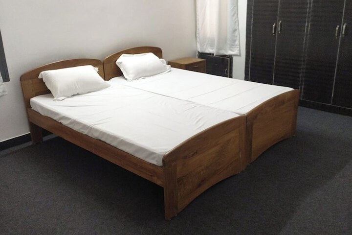 Room 14 of 32