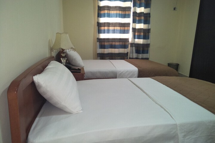 Room 7 of 18
