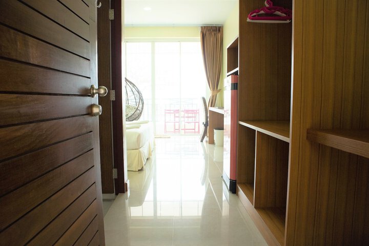 Room 9 of 202