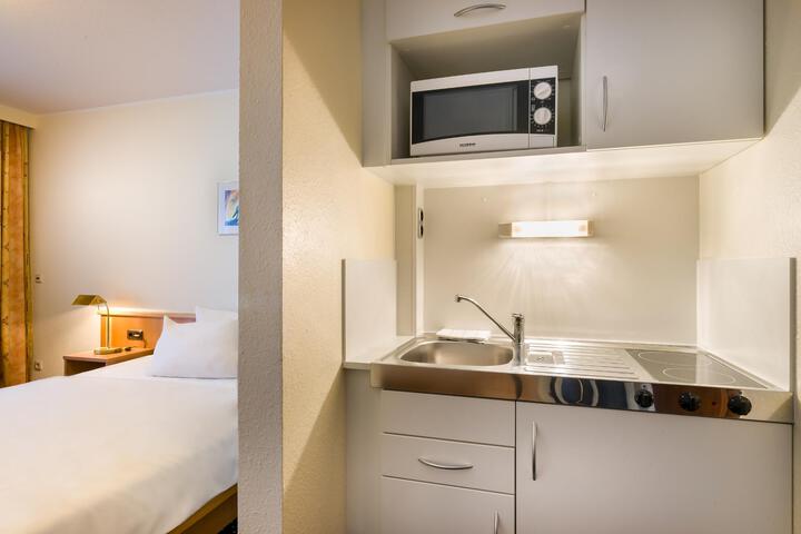 Room 28 of 110