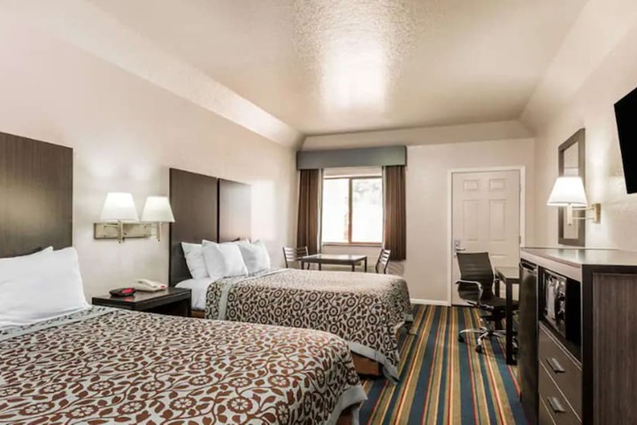 2 Double Beds (5 of 5)