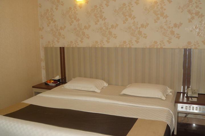 Room 18 of 28