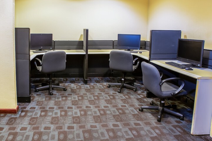 Business Center 33 of 40
