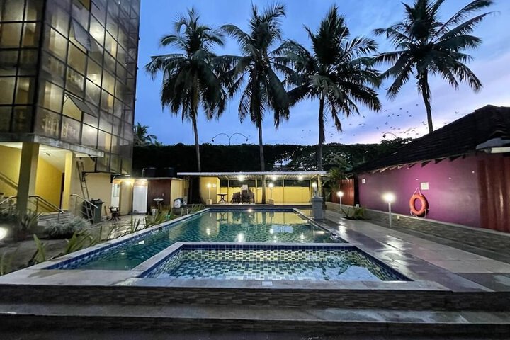 Pool 6 of 10