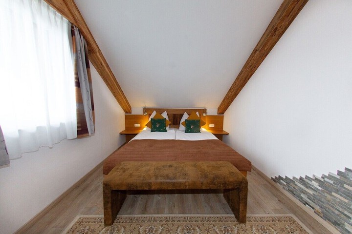 Room 15 of 96