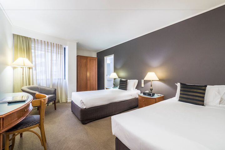 Room 2 of 39