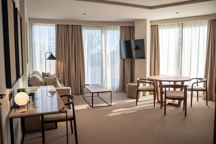 Room 10 of 48