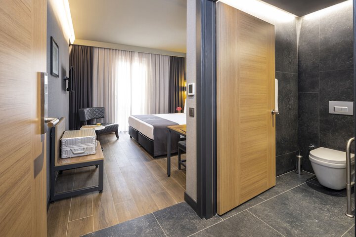 Room 16 of 75