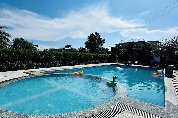 Pool 65 of 113