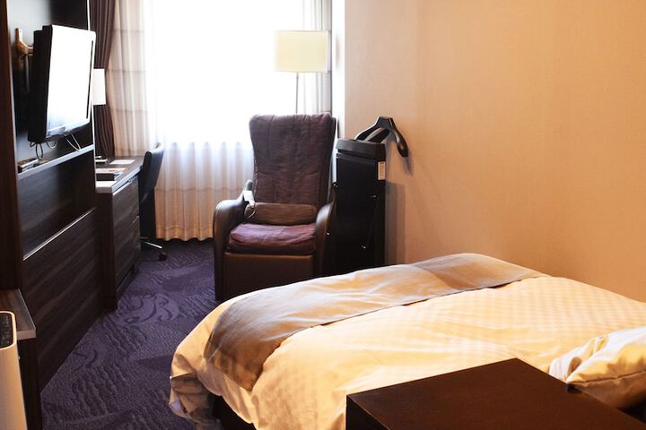 Room 6 of 50