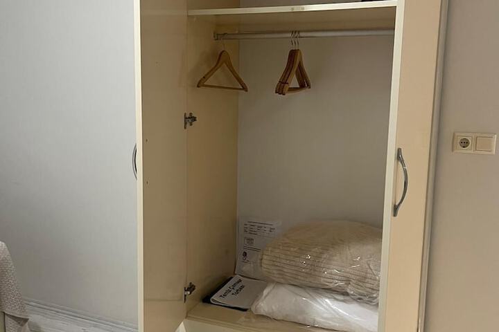 Room 16 of 70