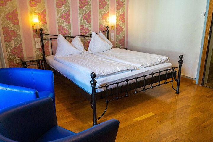 Room 13 of 35