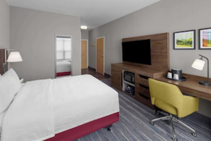 Room 28 of 153