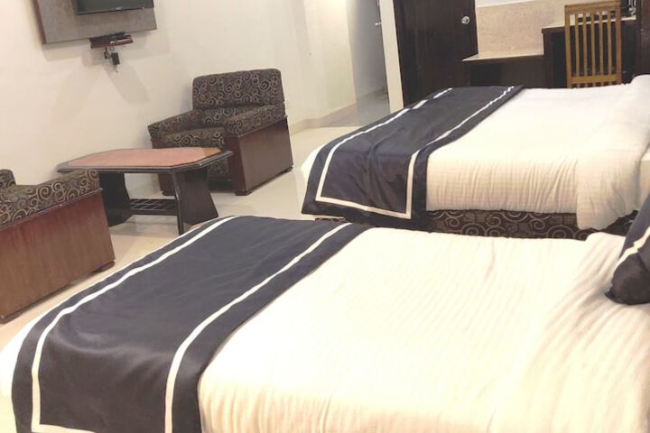 Room 30 of 103